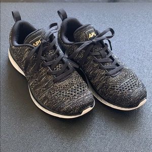 APL Propelium running shoe